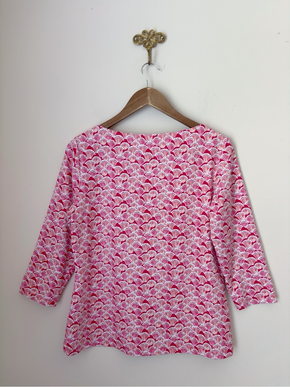 J. McLaughlin Pink Scalloped Print Wavesong Top Large - Picture 3 of 6